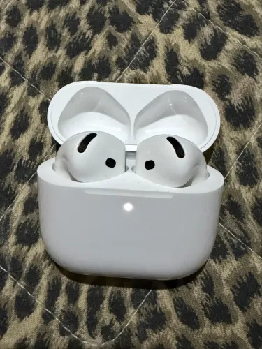 AirPodes 4