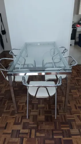 Mesa de Jantar de vidro com cadeiras