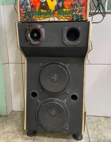 Vendo Karaoke jukebox,vai com 2 microfones,e o livro de numeração das músicas,Funcionando