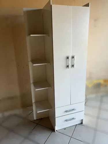 GUARDA ROUPAS COM CABIDEIRO E 2 GAVETAS. ENTREGO.