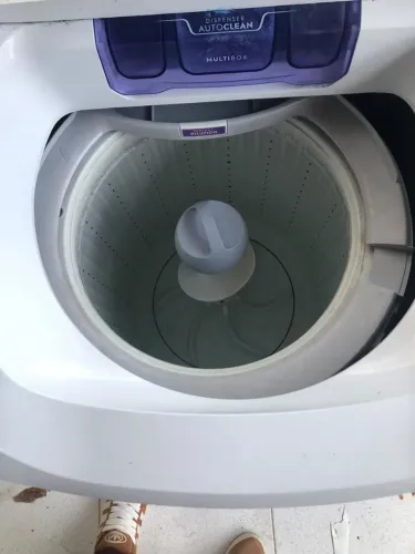 Vendo uma máquina de lavar e espremer funcionando todas as funções. Valor 300