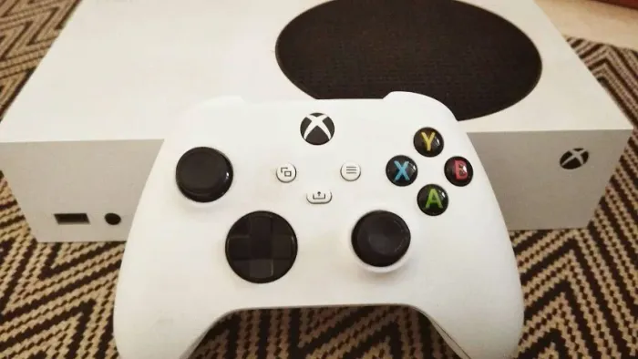 Xbox Series S com 1 controle - Semi Novo