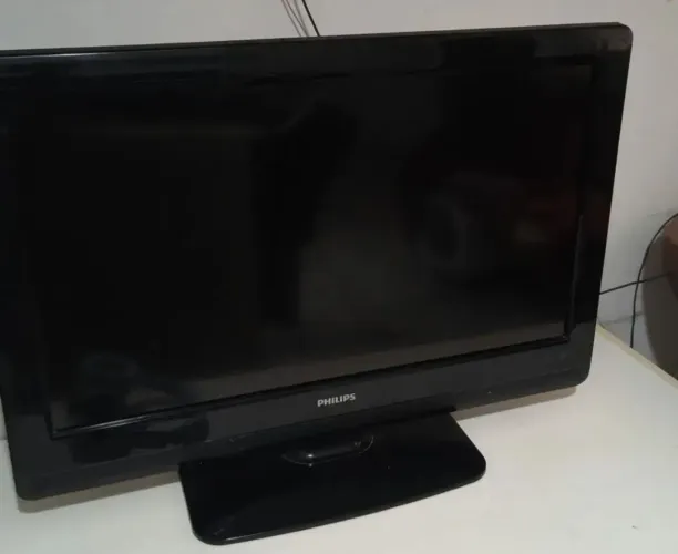 TV Philips de 32 polegadas, modelo 32PFL3404