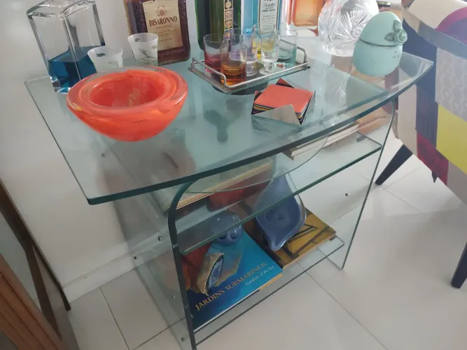 Mesa multiuso em vidro temperado