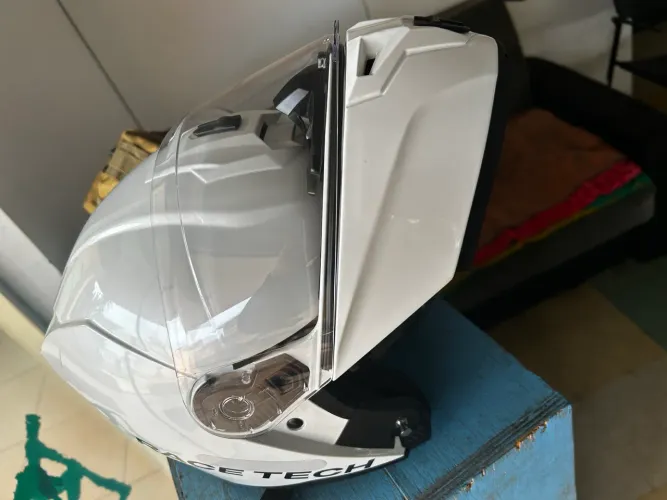 Vendo Capacete Articulado.