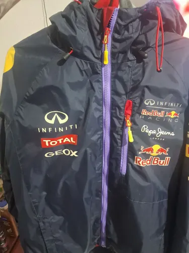 Jaqueta Red bull patrocinada (rara)