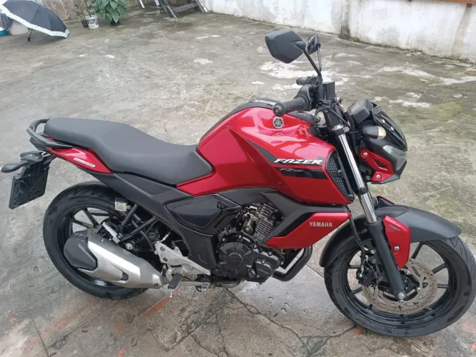 Yamaha FZ15 Fazer 2023 150cc - 32 Mil Km - Flex - Vermelha