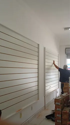 Painel Canaletado Loja Atendimento Caixa