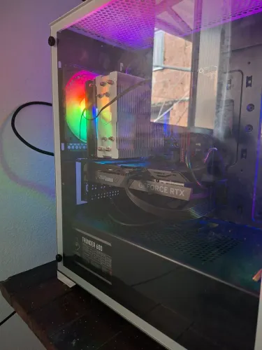 Pc gamer (Rtx 4060 i5-13400F, roda tudo)