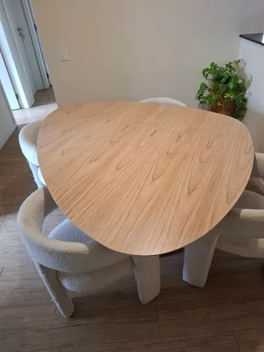 Mesa de jantar orgânica