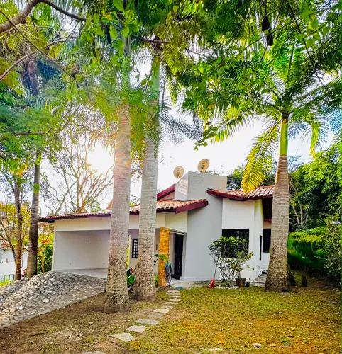 Alugo casa condomínio-segurança 24 hrs-