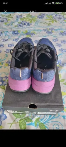 Tênis Under Armour.