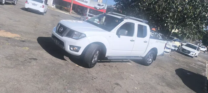 Nissan Frontier SV AT. CD 4X4 2.5 TB Dies. Aut. 2015