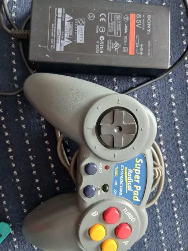 Fonte Playstation 2 e controle Dynacon