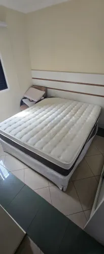 Cama Queen Semi Nova