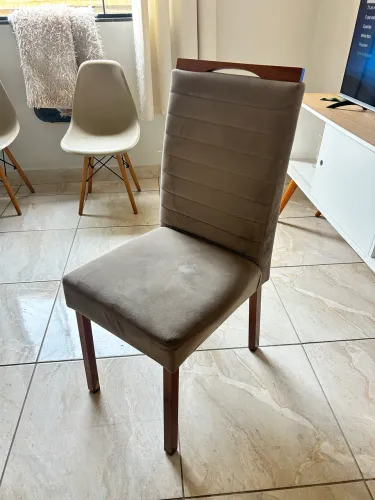 Conjunto 4 cadeiras - precisam de limpeza e ajustes