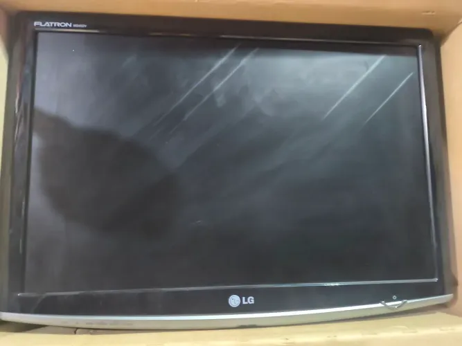Monitor LG Flatron 24" Full HD W2452V - Usado - Com Suporte e Cabo