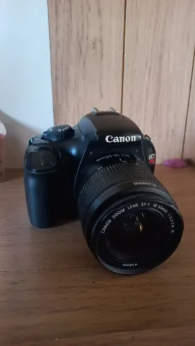 Câmera canon EOS5 com defeito no display da lente + bolsa + lente 18-55mm valor negociavel