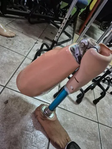 Prótese Perna Direita 