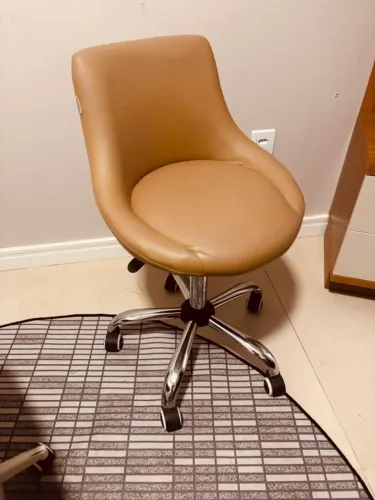 Cadeira Giratória em Corino