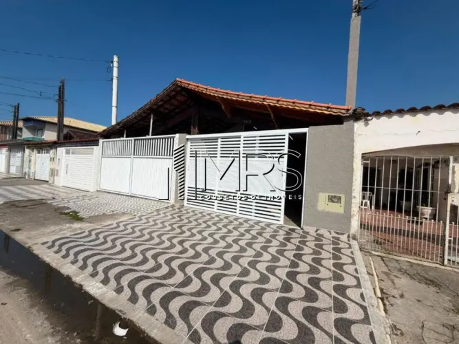 Maravilhosa Casa Geminada 2 Quartos à Venda em Melvi, Praia Grande