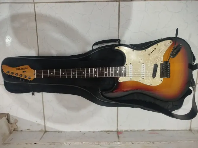 Guitarra fernandes stratocaster