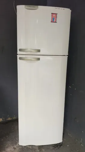 Geladeira Electrolux 220w