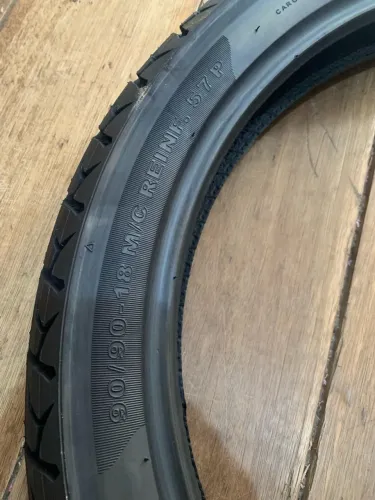 Pneu NOVO Levorin 90/90 18 Nunca usado