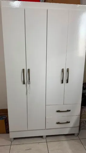 Guarda roupa semi-novo, lindo.