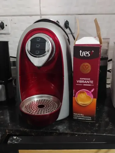 CAFETEIRA TRÊS CORAÇÕES+ CÁPSULA 
