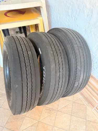 Pneus 215/75 R 17.5