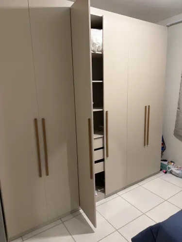 Guarda roupas seis portas