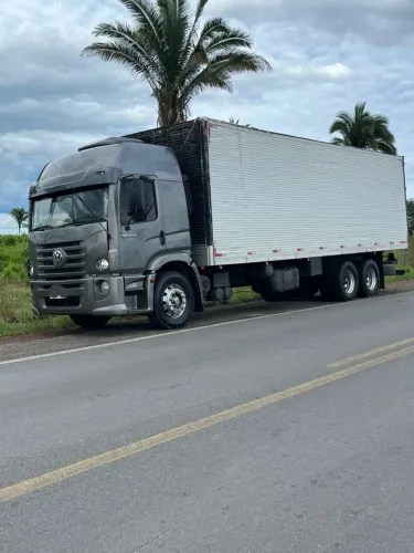 CAMINHÃO 24-250 BOB CABINADO BAÚ