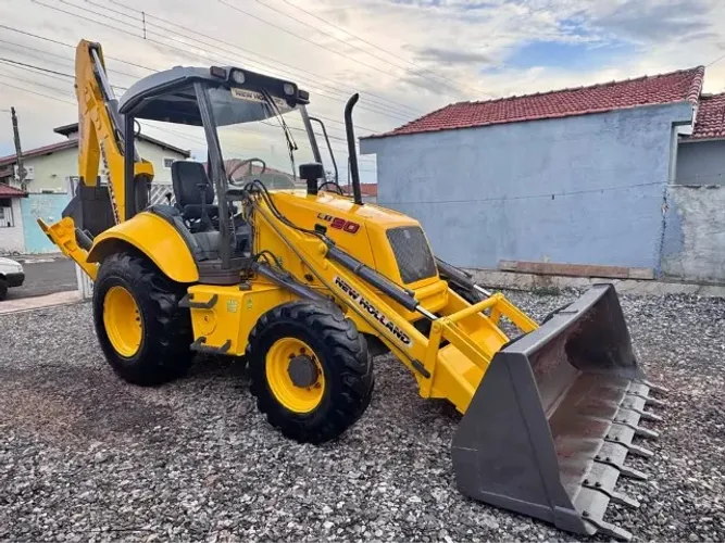 Retroescavadeira New Holland 4x4