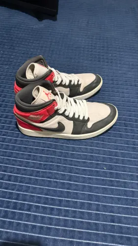 Air Jordan 1 Mid SE 'Newsprint'