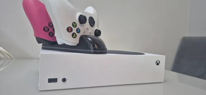 Xbox Series S 512gb Semi-novo + 2 Controles + SSD 512gb