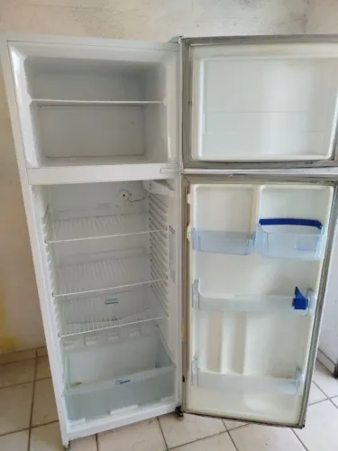 GELADEIRA FROST FREE COM GARANTIA E ENTREGAR