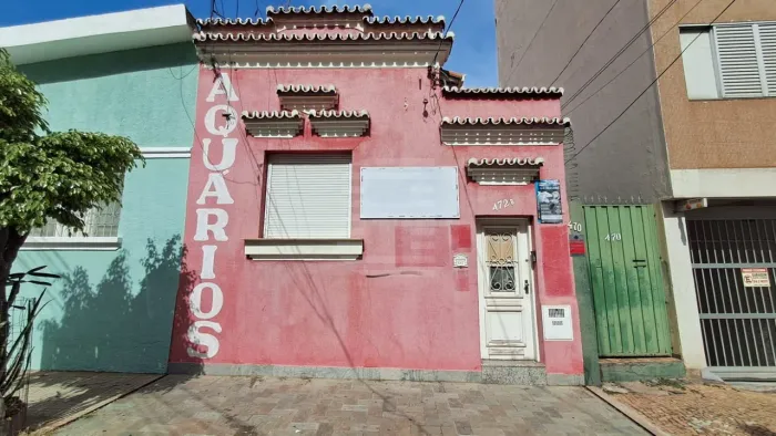 Casa para alugar no Bosque 03 salas , cozinha e banheiro sem vaga de garagem