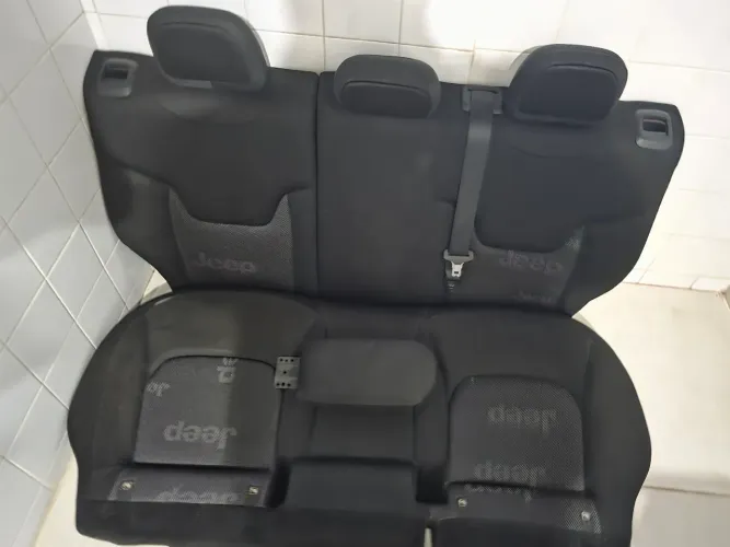 Banco traseiro jeep renegade com apoio de braço central incluso