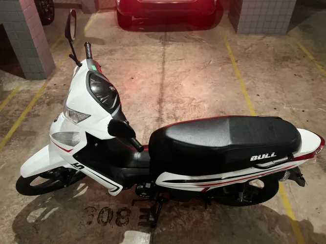 Vendo moto Bull F 5 Plus NG