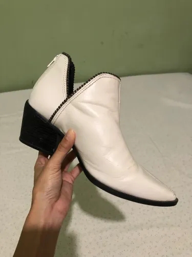 Sapato/bota branca 