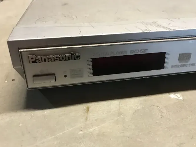 Aparelho de DVD Panasonic - Modelo DVD-S27LB-S