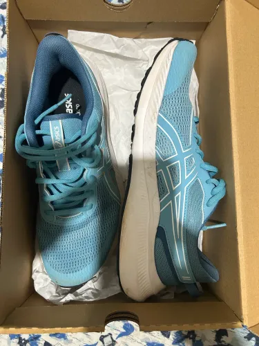 Tênis Asics Jolt 5 apenas 180,00 reais
