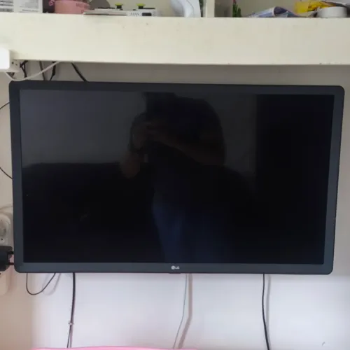 TV LG 32 Smart 32LM625BPSB (TELA QUEBRADA/DEFEITO - Para retirada de peças)