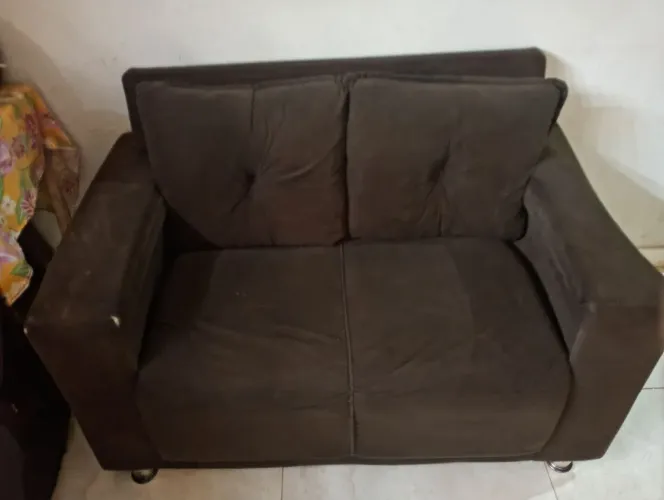 Vendo esses dois sofás bem conservado...