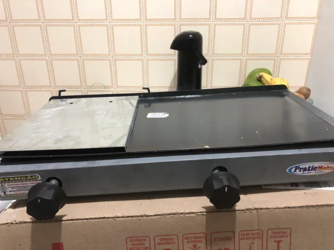 Chapa de lanche nova na caixa
