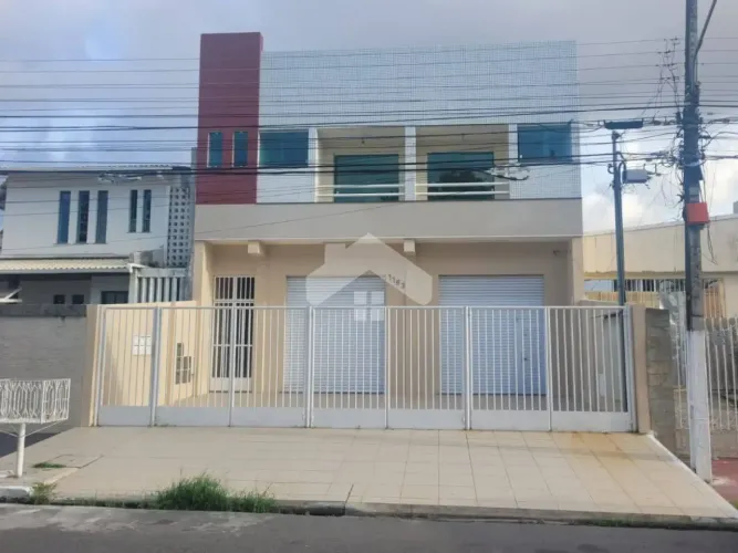 Predio Comercial e Residencial no Bairro Suissa