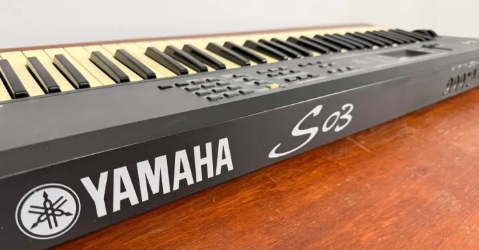 TECLADO YAMAHA S03 