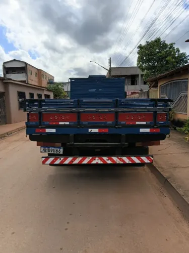 Carro de procedência. Contato *