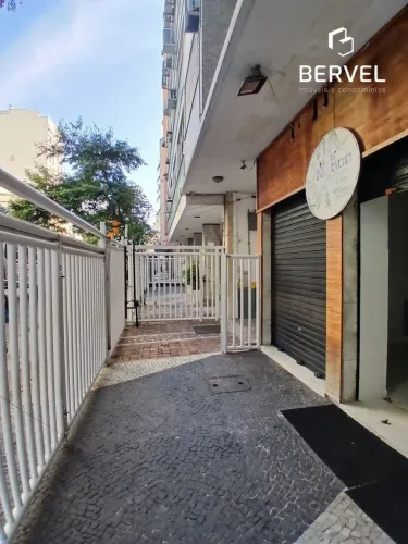 Imperdível no coração de Laranjeiras, Rio de Janeiro! Esta loja de 83m² está disponível pa